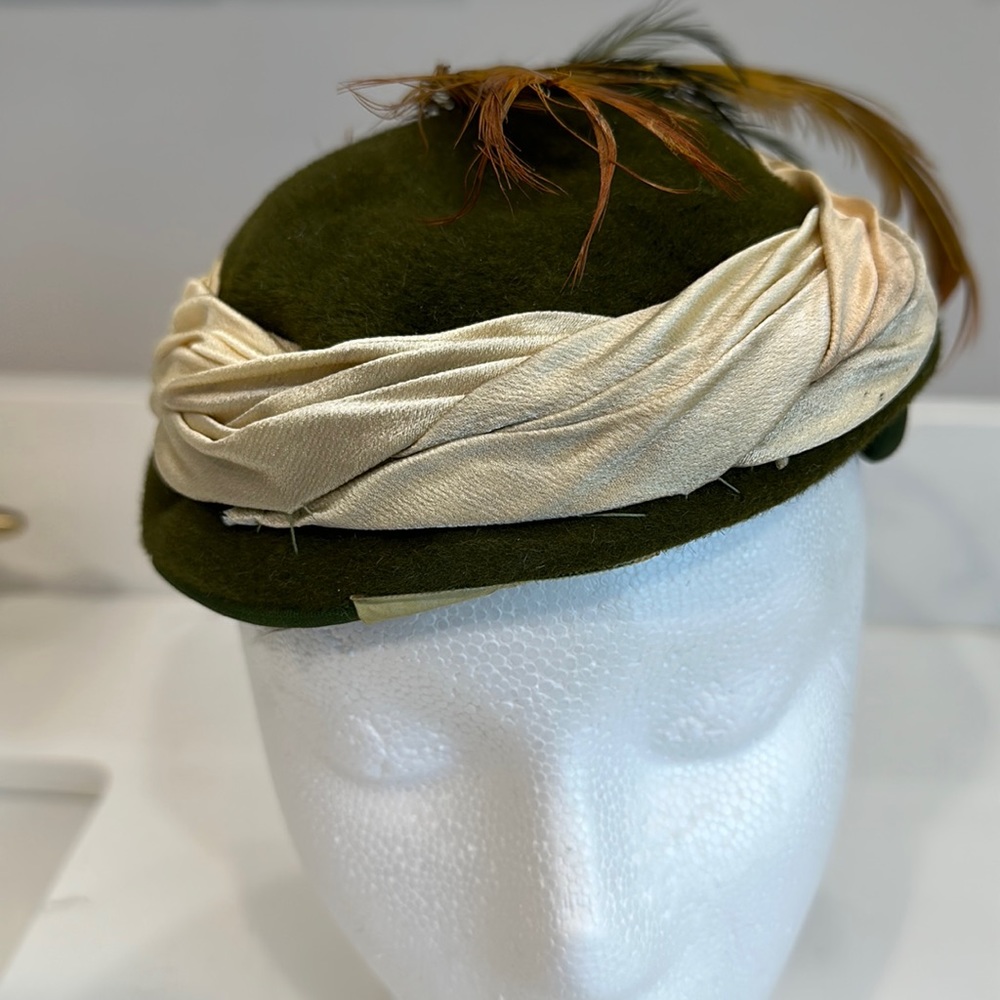 Vintage woman’s hat velvet with feathers
